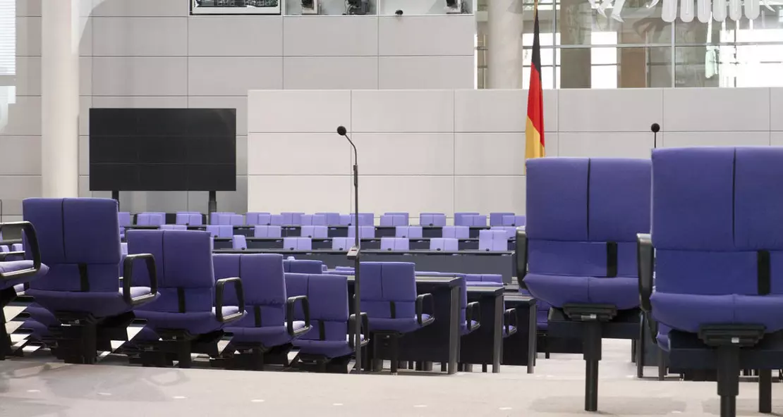 Der Bundestag soll kleiner werden. Künftig werden dem deutschen Parlament maximal 630 Abgeordnete angehören. Foto: Pixabay | TobiasGolla Der Plenarsaal des Deutschen Bundestages