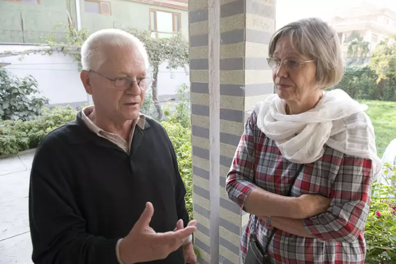 Peter und Anne Marie Schwittek in ihrem Haus in Kabul. Foto: © Uli Reinhardt für Peace Counts