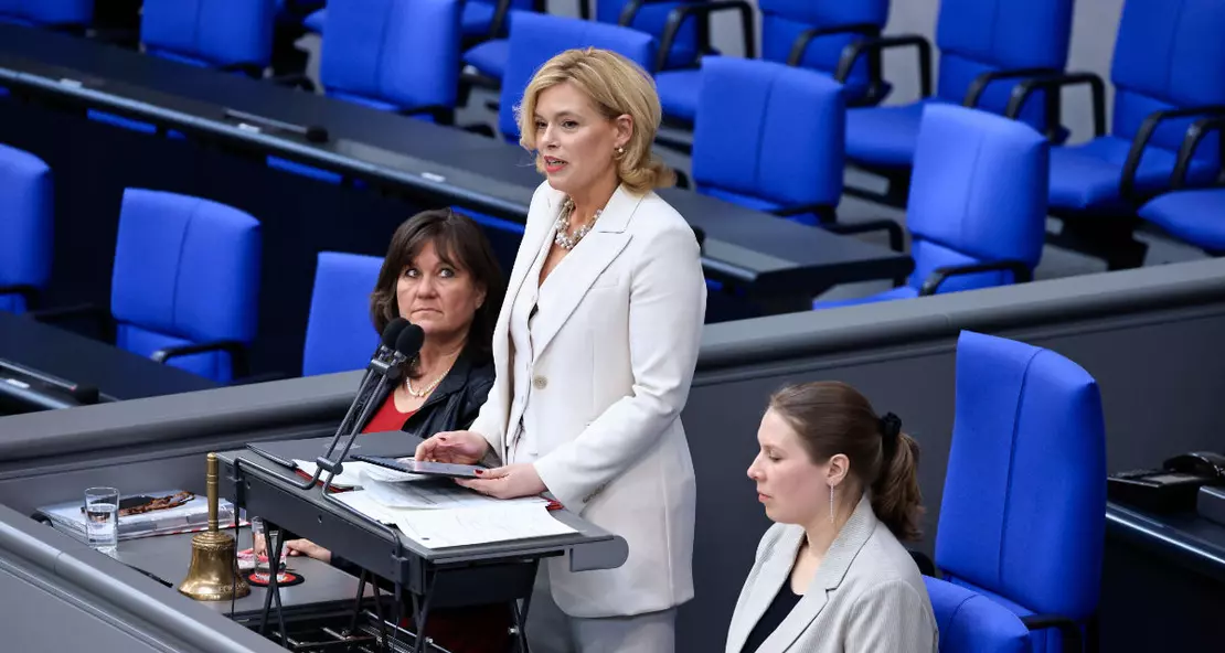 Vorlage Titelbilder 1200x640 Julia Klöckner hält eine Rede im Bundestag.