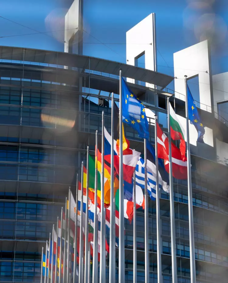 Vorlage_Hochkant Europäische Flaggen in Brüssel. Foto: Pixabay|USA-Reiseblogger