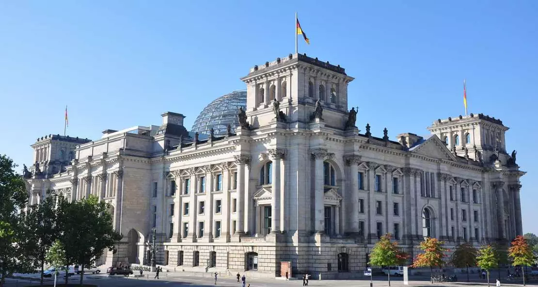 Blick auf das Reichstagsgebäude in Berlin.