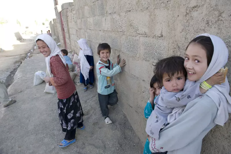 Kinder in dem Hazara-Viertel Dascht-e-Bartschi. © Foto: Ulf Reinhardt für Peace Counts