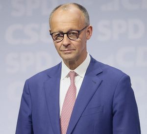 Friedrich Merz während der Unterzeichnung des Koalitionsvertrages der 21. Wahlperiode des Bundestages. 