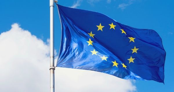 Was steht im Koalitionsvertrag zur Außenpolitik und zur EU? Symbolbilder via Canva